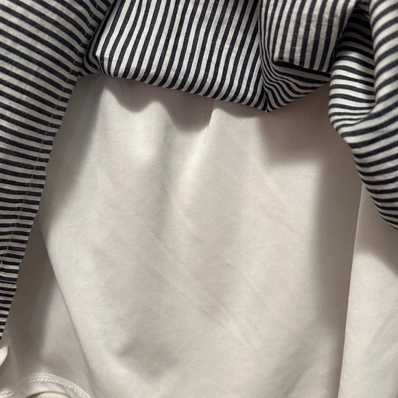 Striped Dress with Ruffled Sleeves with Pearls - Picture 5 of 7